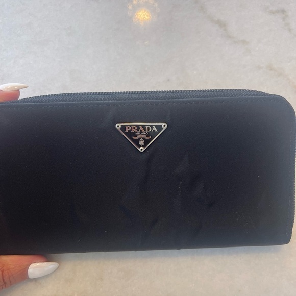PRADA BLACK NYLON BLACK ZIPPY WALLET! Silver hardware! Authentic - Picture 4 of 7